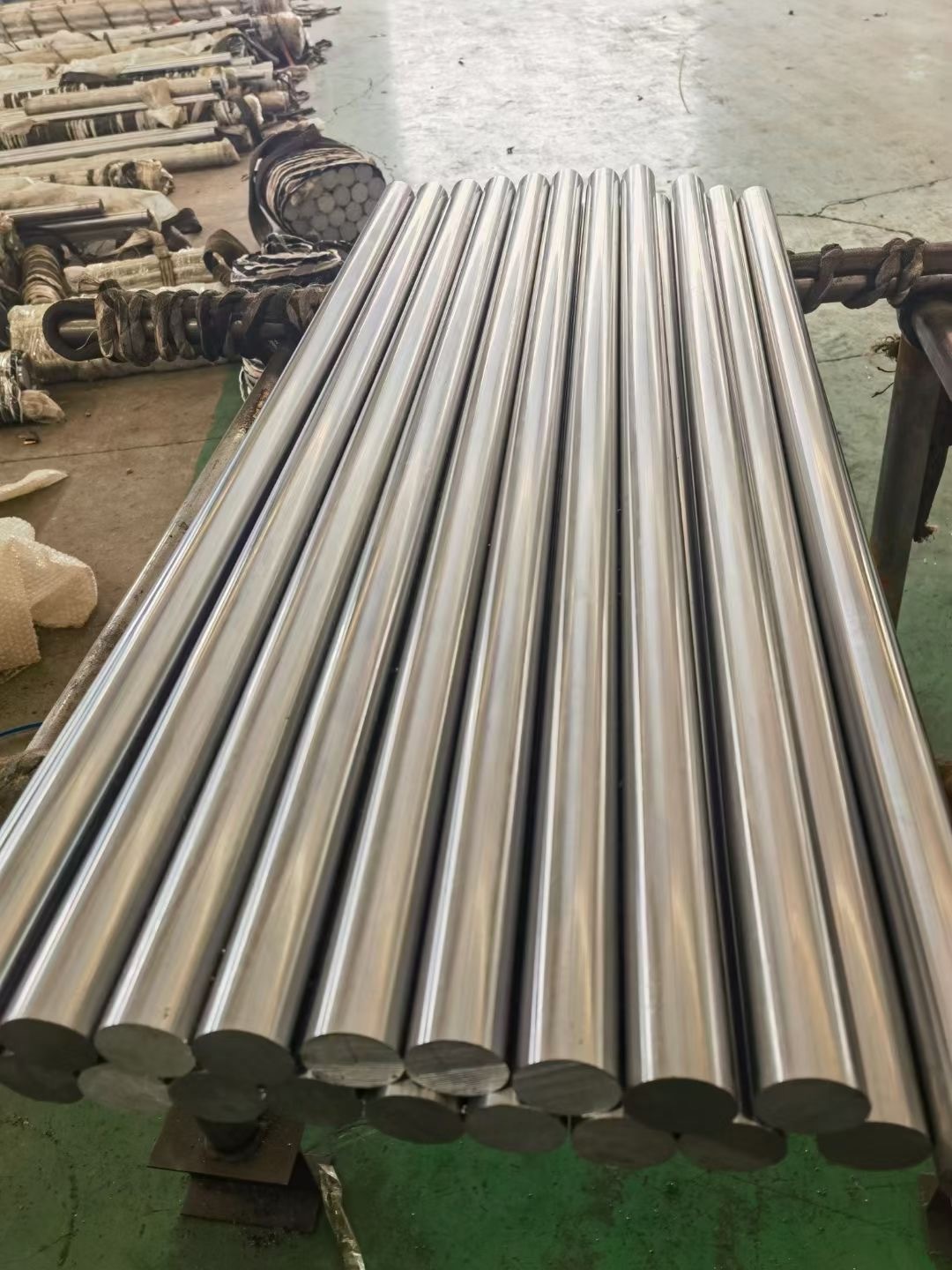 Blog công ty mới nhất về Quy trình mạ thanh piston: Tác động của độ dày mạ crôm đến độ bền và khả năng chống ăn mòn