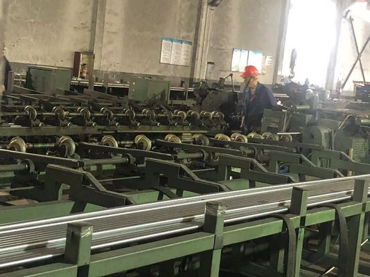 40CR Giữa 3 đến 5 mét Giữa 25-30 độ Chrome Piston Rod Engineering Machinery